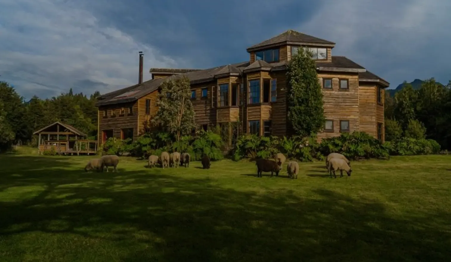 Andes Lodge - Vista panorámica del lodge y montañas